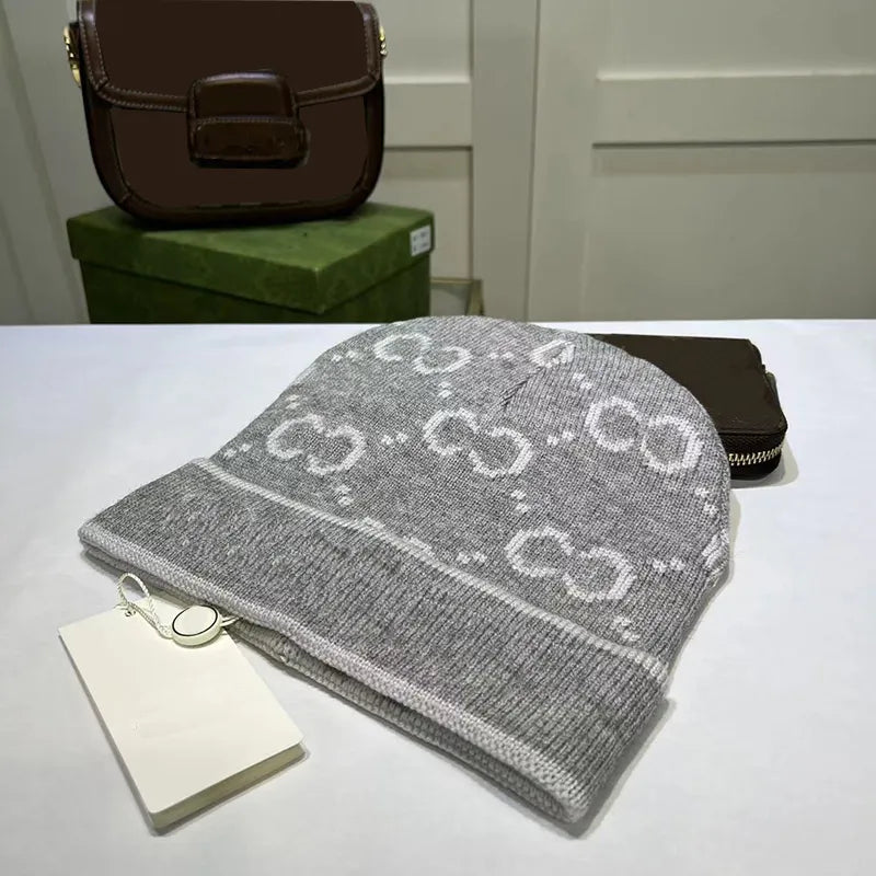 Hats Luxurys Designers Knitted Beanie Autumn and Winter Cashmere Hat Street Trend Soft Touch Letter Solid Color Temperament Fashion Warm Simplicity Very Nice